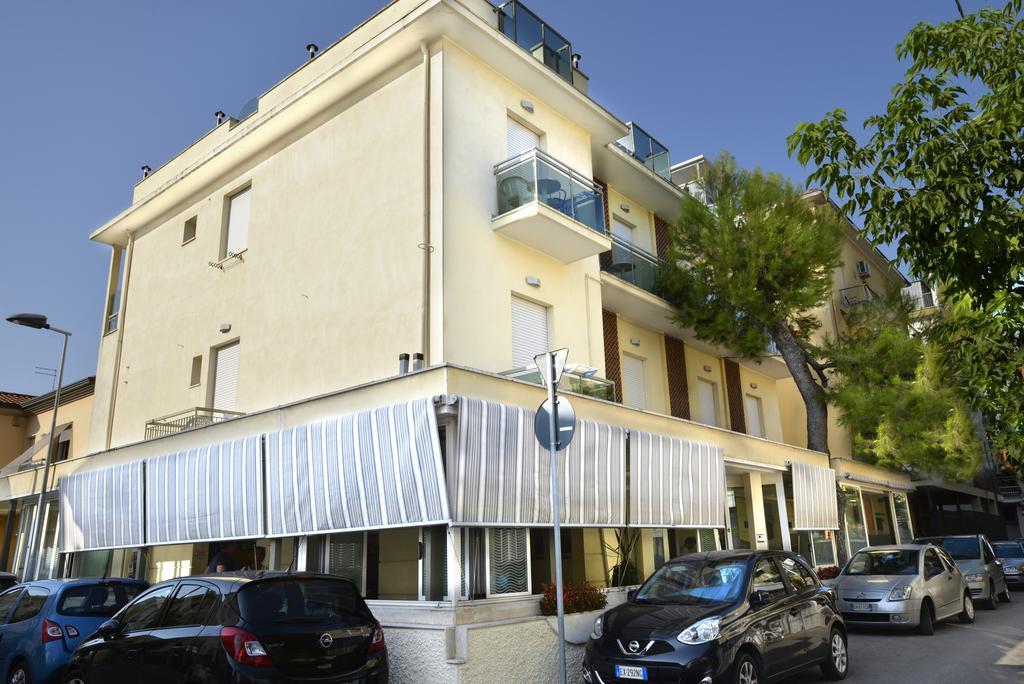 Hotel Ave Rimini Exterior photo